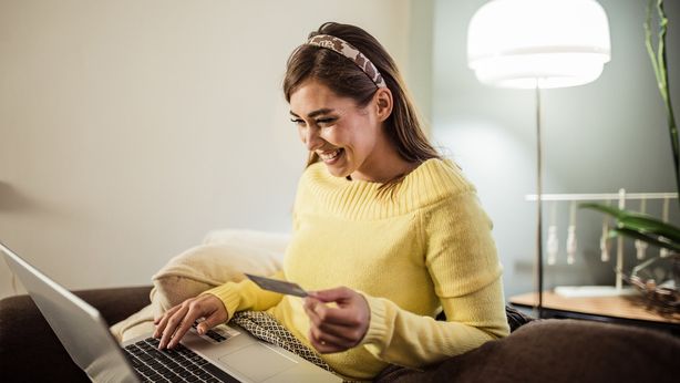 Donne, più attente al risparmio e ai bisogni dei loro cari
