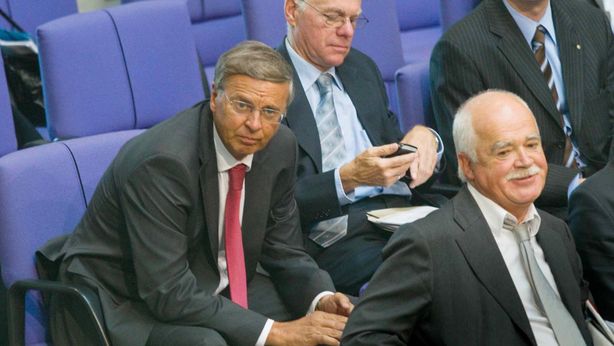 Alleato Merkel si dimette perché contrario ad aiuti Grecia
