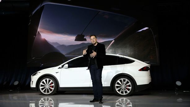 Musk vende maxi pacchetto azioni Tesla, investitori preoccupati