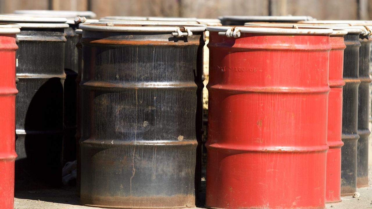 OPEC+: accordo per tagli extra da 1 mln di barili al giorno