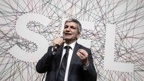Morto un altro partito, addio SEL di Vendola (che diventa renziano)