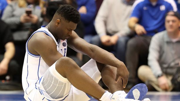 Esplode scarpa Nike a stella del basket Usa: titolo accusa il colpo