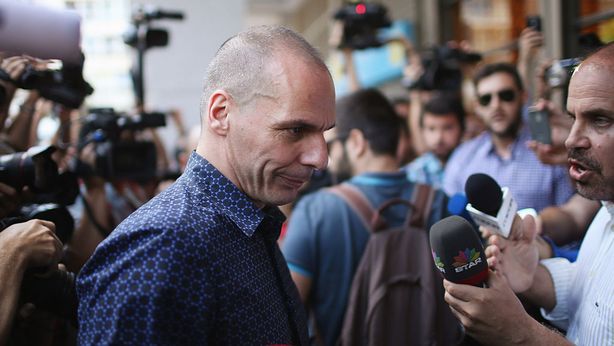 Varoufakis svela retroscena crisi greca, troika trema