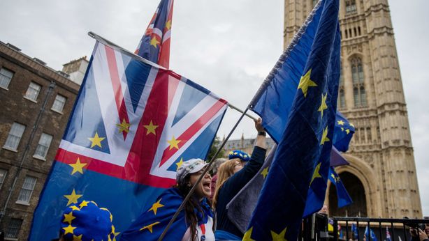 Brexit: confine Irlanda fa saltare accordo e forse anche governo May