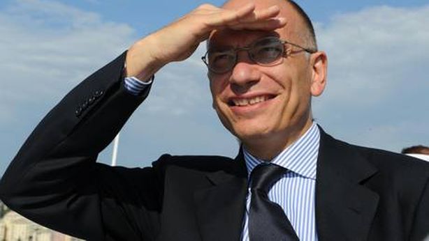 L’ex Cav condannato per frode, anche pagliaccio. Ora dice: “Viva Letta”.