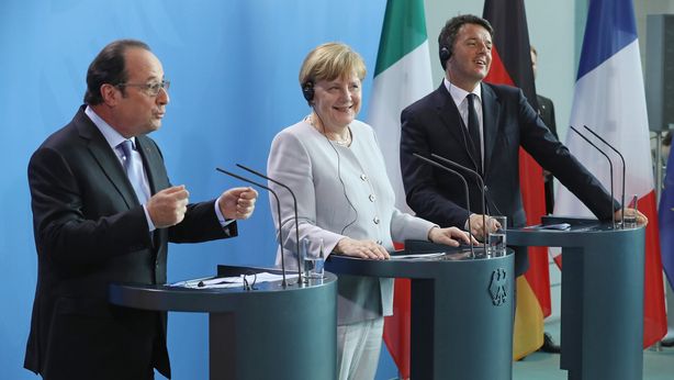 Renzi, Merkel e Hollande: nessuno parla del rischio bocciatura dell’Italia da Ue