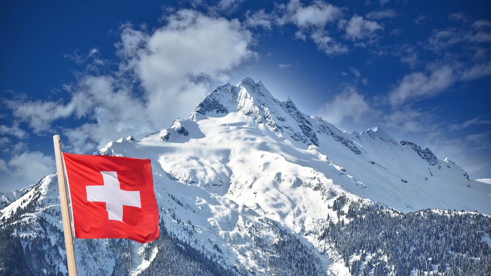 swiss-national-bank-prima-stretta-monetaria-in-15-anni-la-banca-centrale-svizzera-porta-tassi-al-025-image-2048×1349