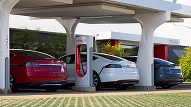 Auto elettriche: batterie ricaricabili in 5 minuti