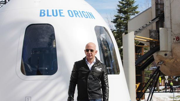 Blu Origin è un luogo tossico: la denuncia di 21 ex lavoratori contro l’azienda spaziale di Jeff Bezos