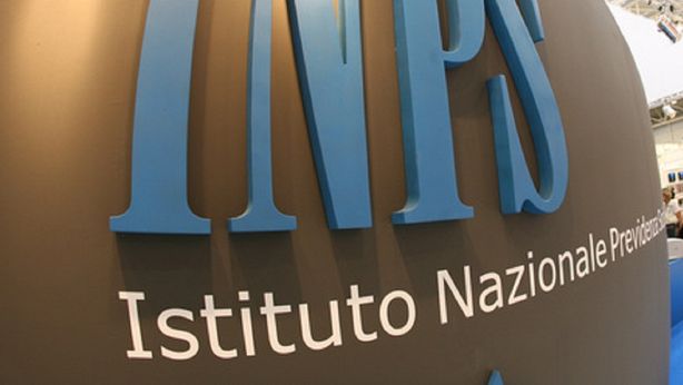 Pensioni: nuova batosta, aumenti rinviati al 2023. Quanto si perde ogni mese