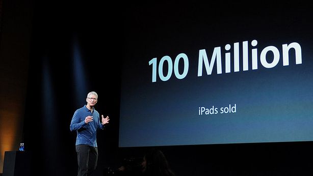 Apple metterà mano ai 137 miliardi di cash, titolo vola
