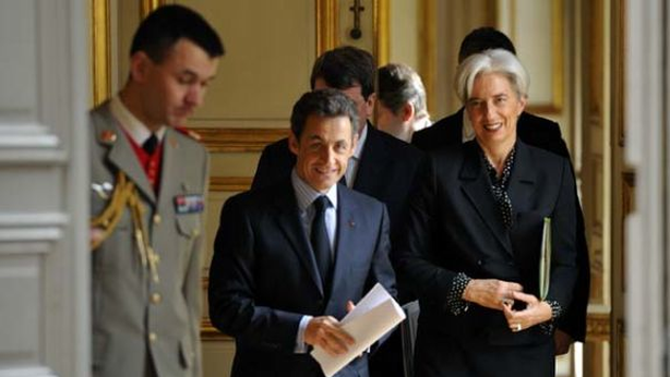 Lagarde a Sarkozy: “Sono qui per servirti come vuoi”