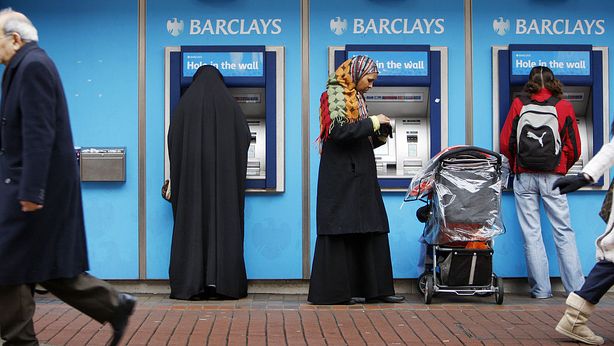 Barclays, server KO: clienti non riescono a prelevare