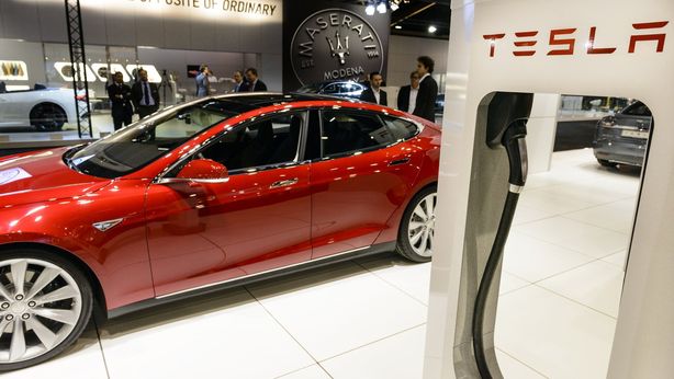 Tesla: titolo è a buon mercato, UBS vede rimbalzo del 30%