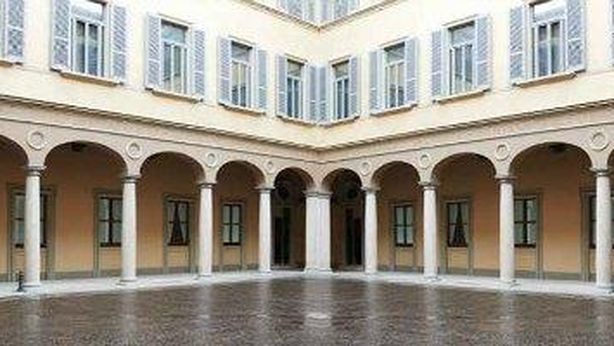 Mediobanca: “chiedere aiuti Bce per una bad bank italiana”
