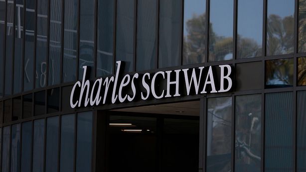Charles Schwab, trimestrale record: ricavi a 7,1 miliardi e asset clienti oltre 13 mila miliardi