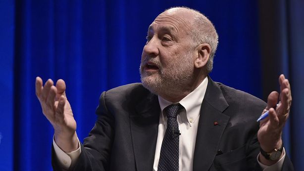 Premio Nobel Stiglitz esorta la Fed a tagliare i tassi di 50 punti base