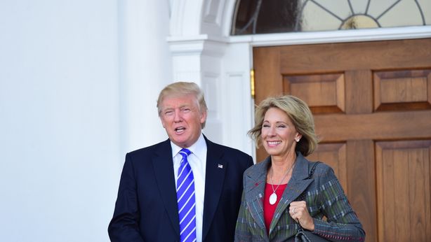 A favore delle armi a scuola, Betsy DeVos nuovo ministro Istruzione Usa