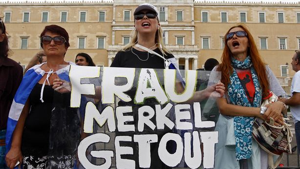 Merkel tra greci inferociti e tedeschi nostalgici del marco