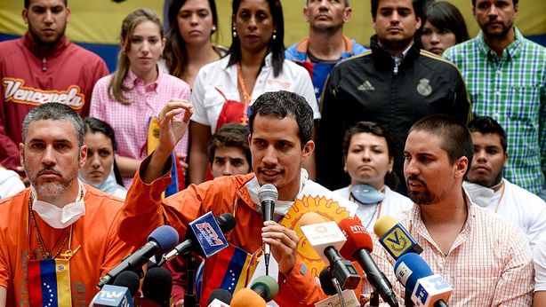 Venezuela, Guaidó flirta con i generali: colpo di stato?