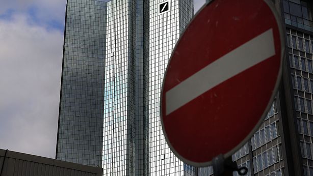 Incubo Deutsche Bank. Buco capitale 8 miliardi. Squalo Soros all’attacco