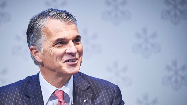 Banche, Ermotti (Ubs) critica Bruxelles: “fanno di tutto per non far crescere il settore”
