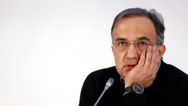 Fiat: dovrà aspettare mesi per fusione Chrysler