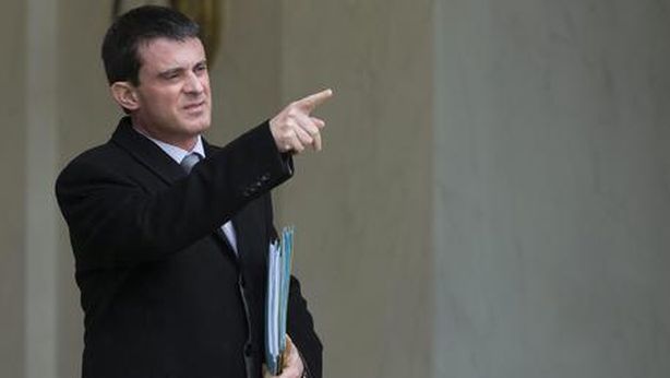 Hollande rischia tutto, ricorre al Renzi francese