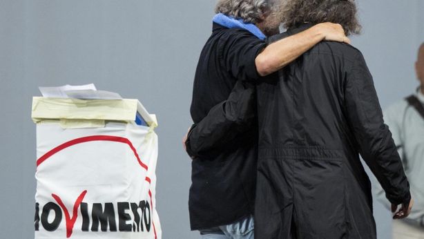 M5S: per evitare il tracollo, obbligato ad alleanze in Italia. Con il Partito Democratico