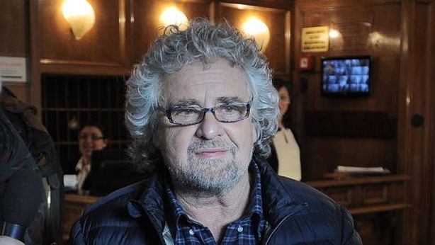 Grillo apre al dialogo e attacca Pd: “cambi rotta, verso democrazia”