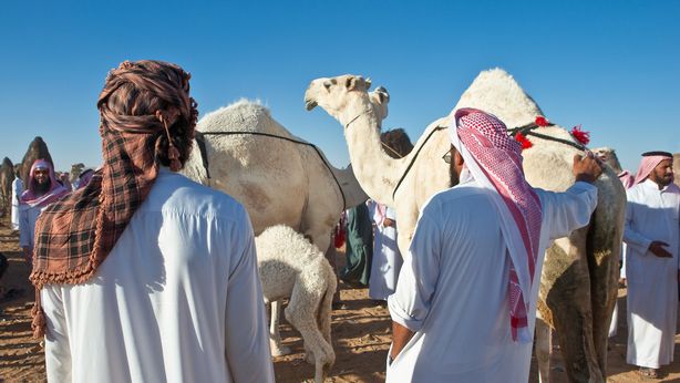 Tonfo petrolio, rublo ai minimi 2015. E l’Arabia Saudita vara misure anti-deficit