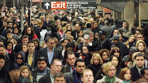 Amanti del contante e diffidenti verso BTp e Bot: gli italiani secondo il Censis