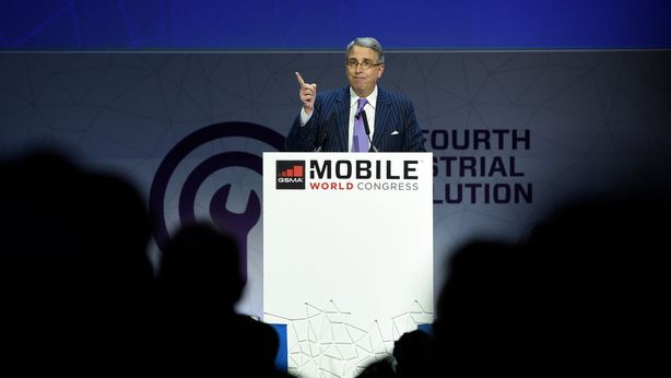Telecom Italia, Vivendi depone le armi: armistizio con Elliott