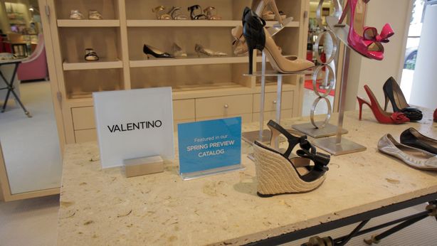 Valentino vuole chiudere boutique sulla Quinta Strada di New York, fa causa al proprietario