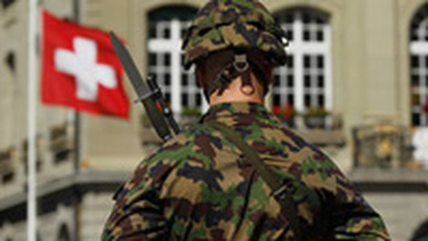 Svizzera: esercito in allerta per prepararsi a crollo area euro