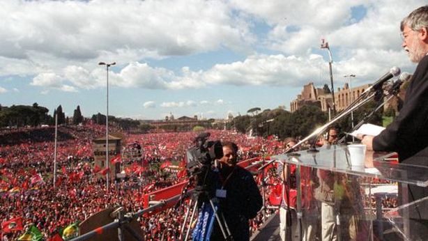 Articolo 18, rivolta nel Pd. Base di sinistra contro
