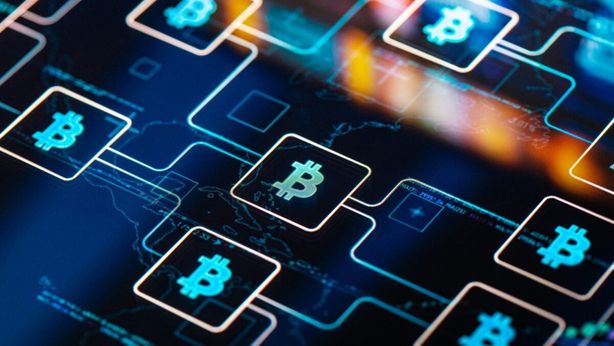 Bitcoin senza freni, sfonda $60 mila. Ma ora analisti invitano alla cautela