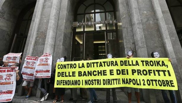 Napoli, proteste contro riunione Bce e Troika