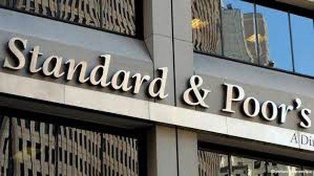 Italia, outlook resta negativo. “Dubbi su debito pubblico”