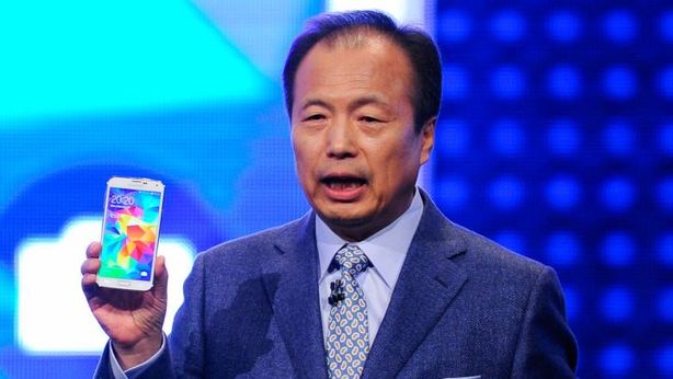 Samsung: arriva smartphone con sensore impronte digitali