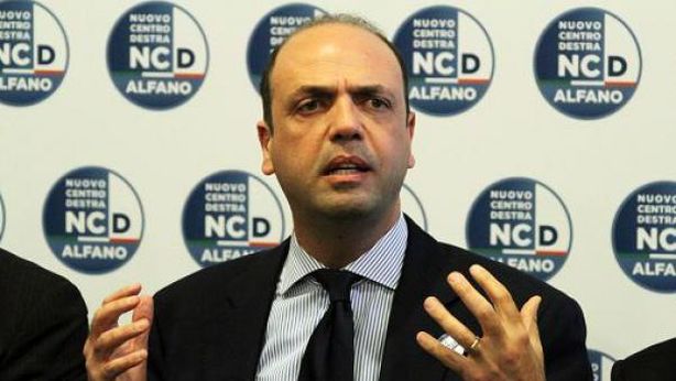 Corruzione: bufera su Alfano. Opposizioni chiedono dimissioni
