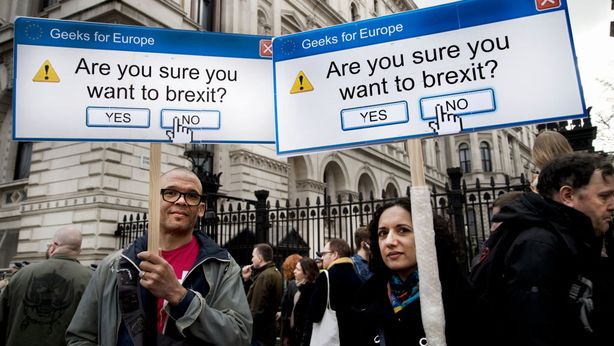 Uk, gara leadership entra nel vivo mentre l’economia è in piena crisi