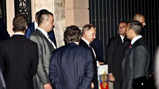 Putin in ritardo a Milano, Merkel si arrabbia e cancella
