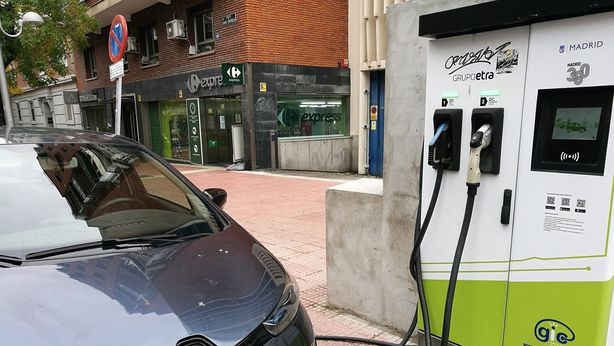 Auto elettriche, quanto costa ricaricarle in Italia?