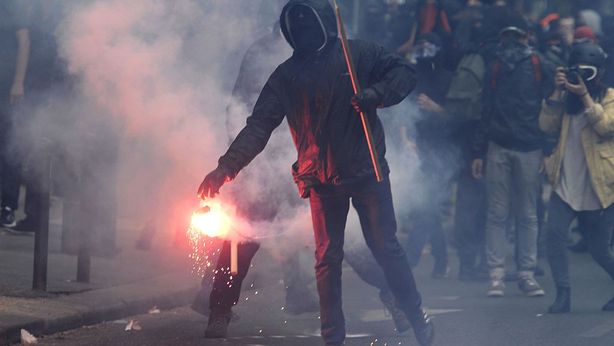 Francia in fiamme: violenze contro riforma Lavoro