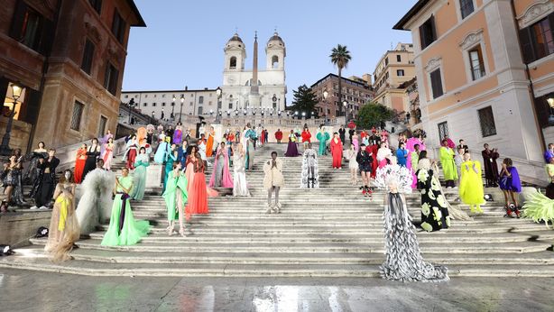 Valentino promuove il “Giving-back”