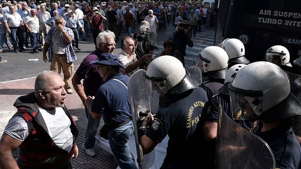Grecia, tornano proteste e violenze contro l’austerity