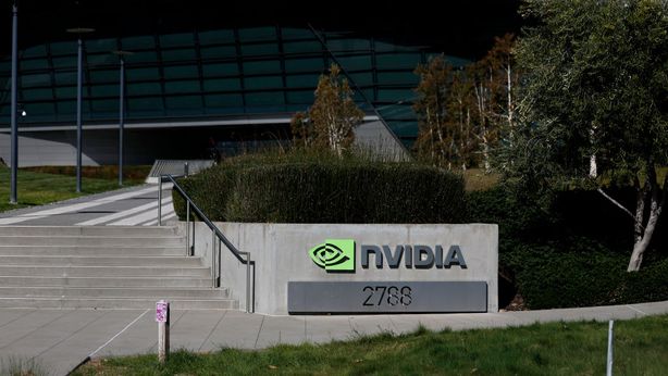 Nvidia spiazza il mercato: trimestrale record, l’IA resta il motore della crescita