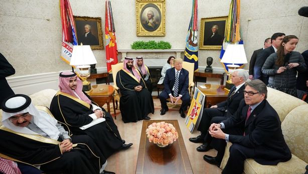 Arabia Saudita minaccia di mettere fine ai petrodollari