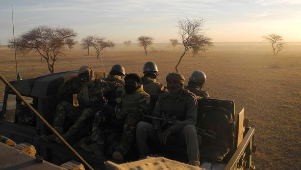Militari italiani in Niger, dietro c’è la mano di Macron